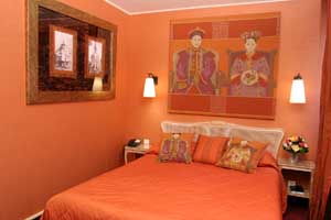 Comfort single with city view, french bed, and private facilities (shower)